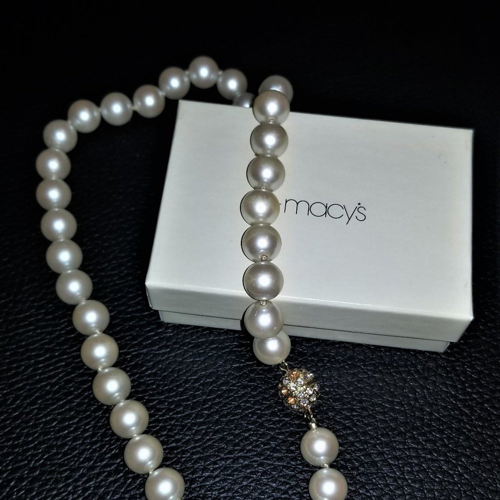 pearl necklace